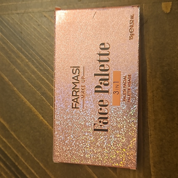 Farmasi 3 in 1 face palette - Picture 2 of 3